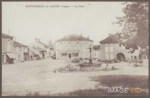 La place (Monthureux-sur-Saône)